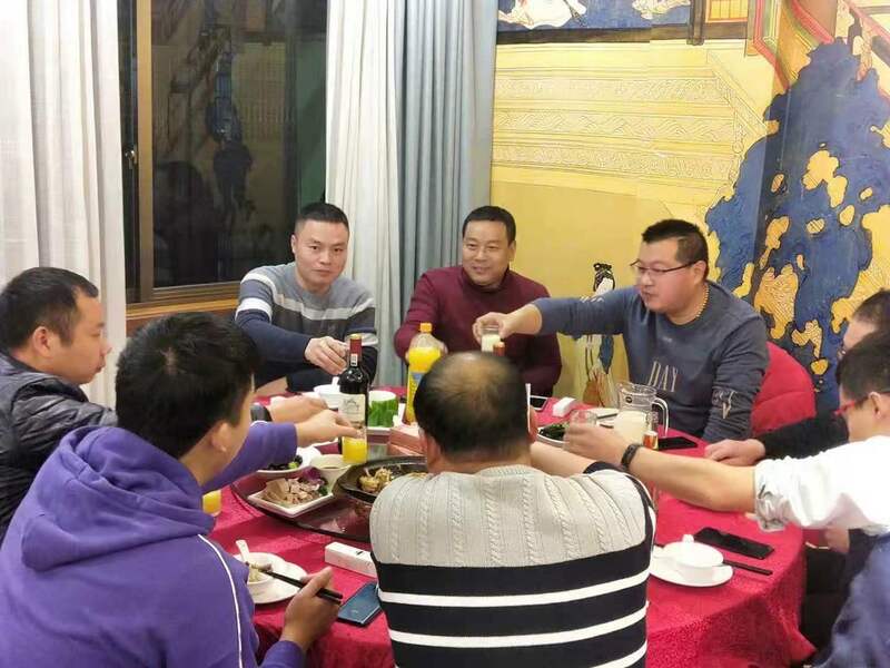 仓储物流部组织年终小聚活动